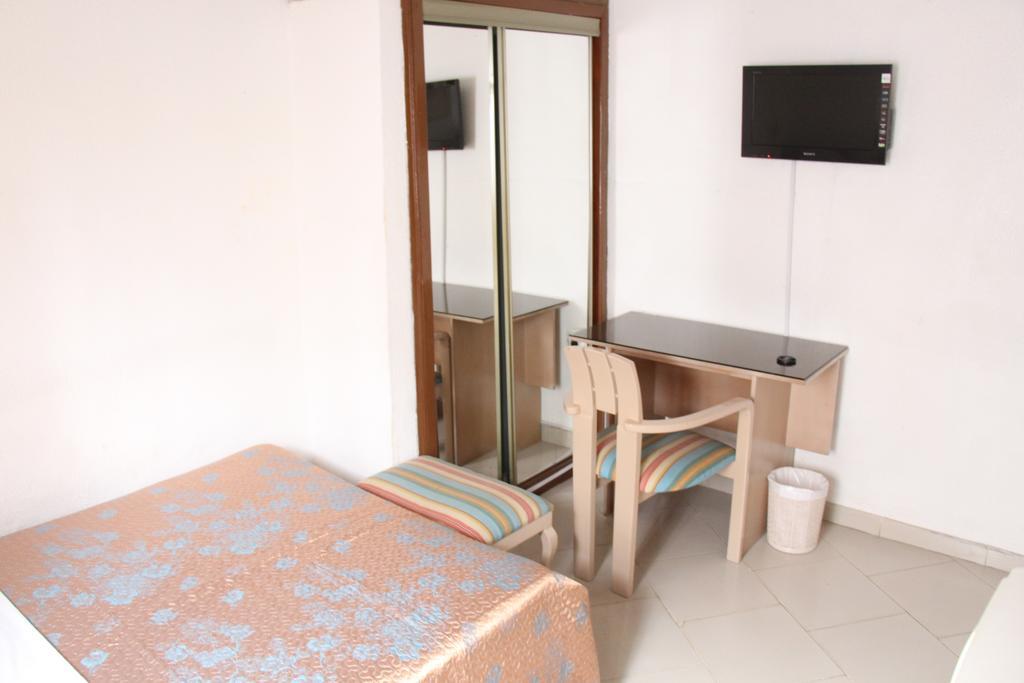 Hill View Hotel West Airport Akra Dış mekan fotoğraf