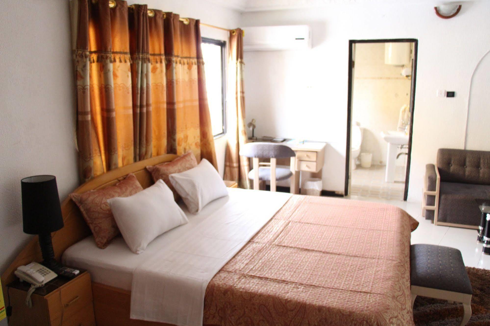 Hill View Hotel West Airport Akra Dış mekan fotoğraf